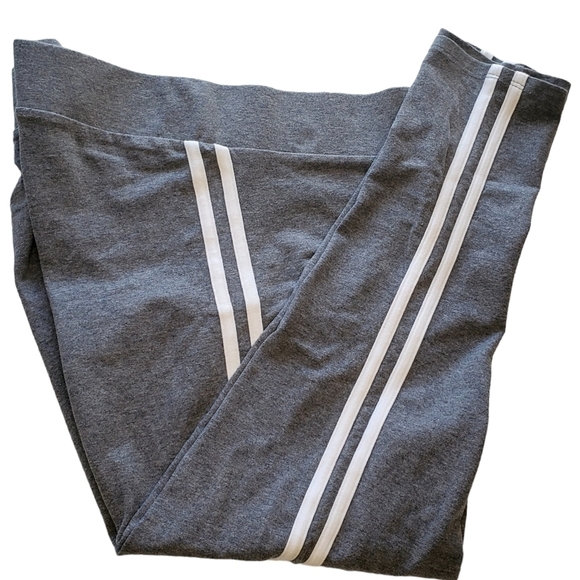 torrid Pants - Torrid Gray Cropped Athletic Leggings Size M/L